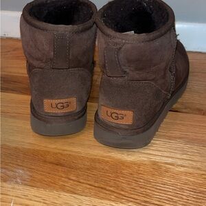 UGG MINI chocolate brown
